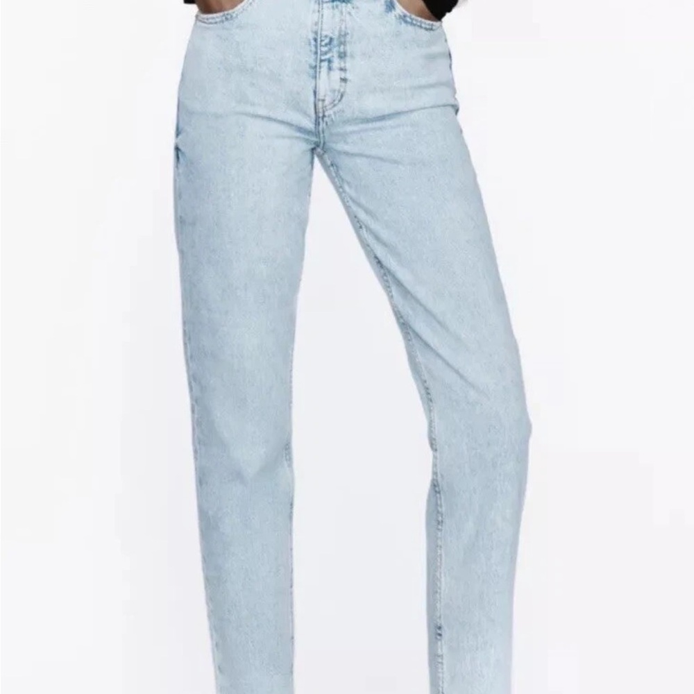 BRAND NEW ZARA Women’s High Waist Mom Fit Jeans, Lt Blue Size 2